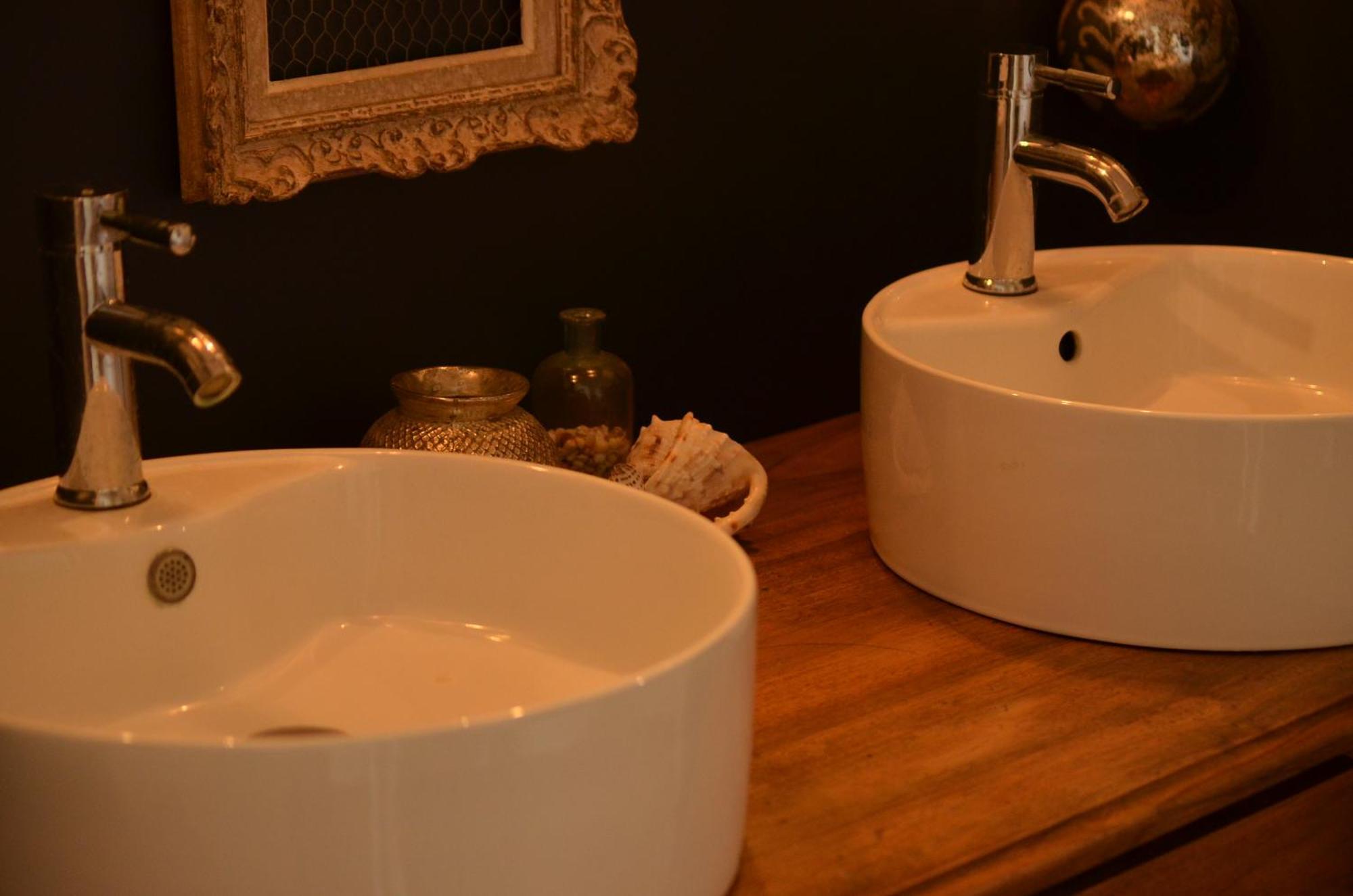 Ferme St Pierre 2 Suites Avec Repas, Piscine, Clim, Cheminee Ou Baignoire Spa Chabeuil Eksteriør bilde